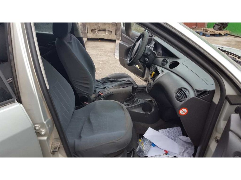 ford focus berlina (cak) del año 2001