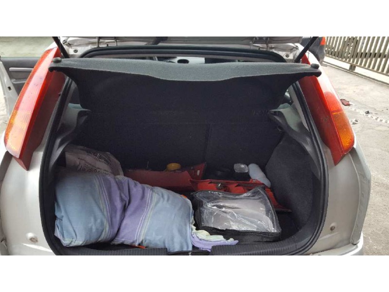 ford focus berlina (cak) del año 2001