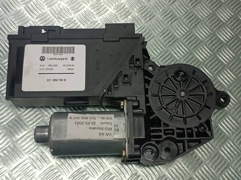 Recambio de motor elevalunas delantero izquierdo para volkswagen touareg (7la) referencia OEM IAM 0130821764 3D1959793B 7L095970