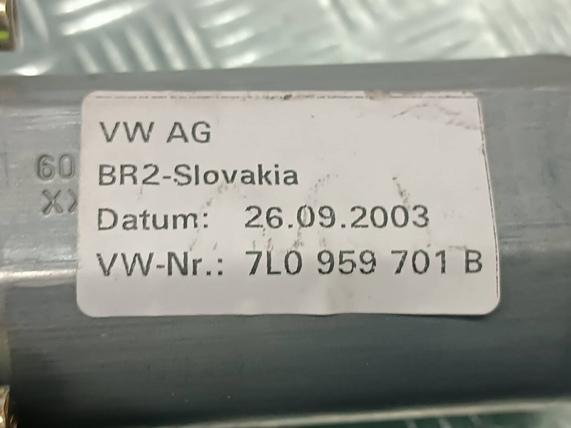 Recambio de motor elevalunas delantero izquierdo para volkswagen touareg (7la) referencia OEM IAM 0130821764 3D1959793B 7L095970