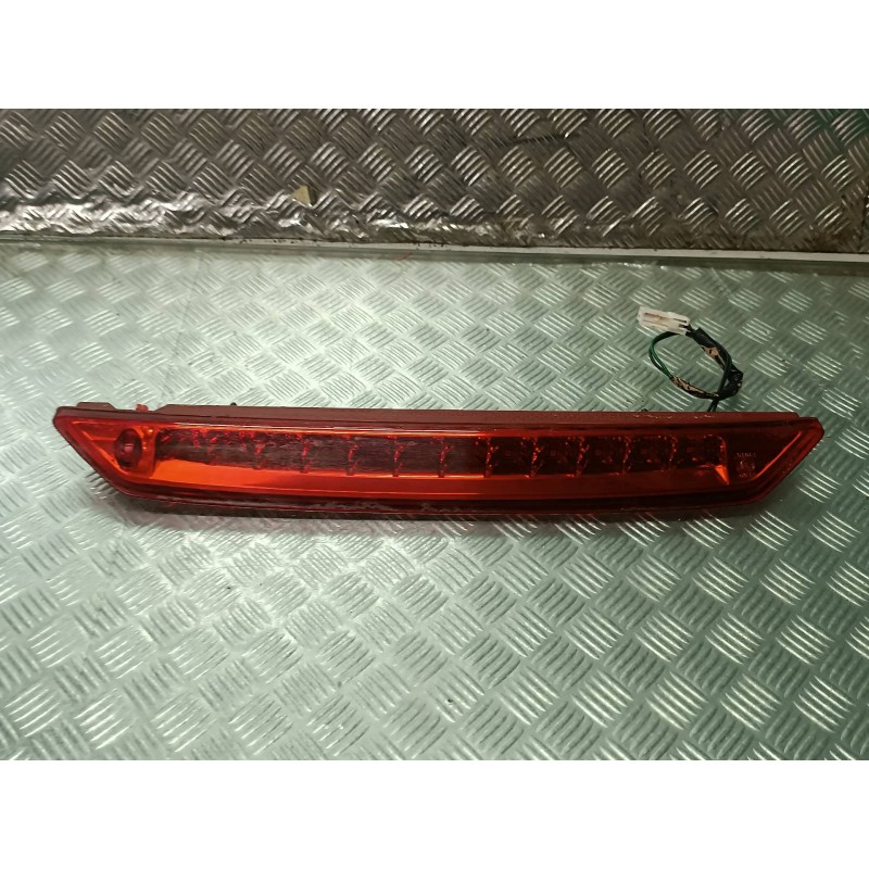 Recambio de luz central de freno para hyundai ix20 referencia OEM IAM 927001K0  