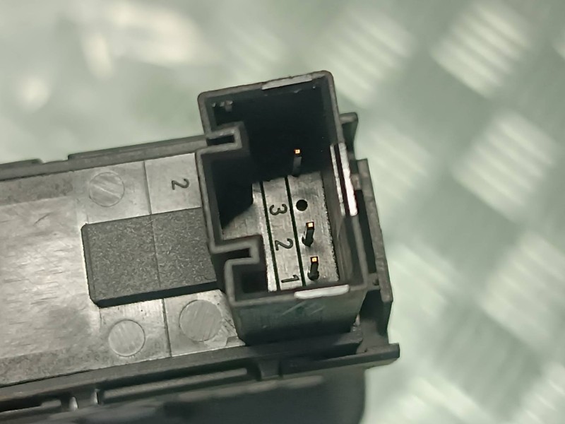 Recambio de mando elevalunas delantero derecho para volkswagen touareg (7la) referencia OEM IAM 7L6959851A 1F0959855 3 PINES