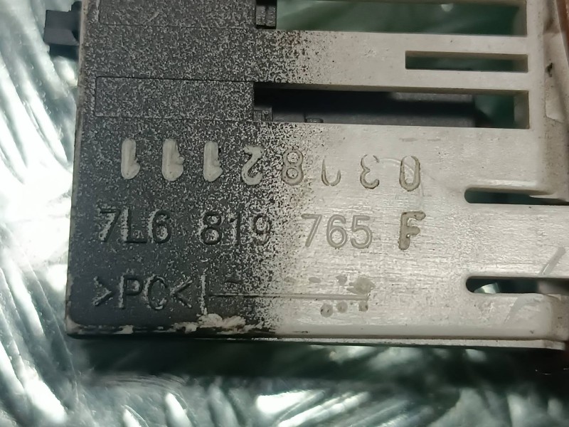 Recambio de interruptor para volkswagen touareg (7la) referencia OEM IAM 7L6819765F 2 PINES AIRE SALPICADERO