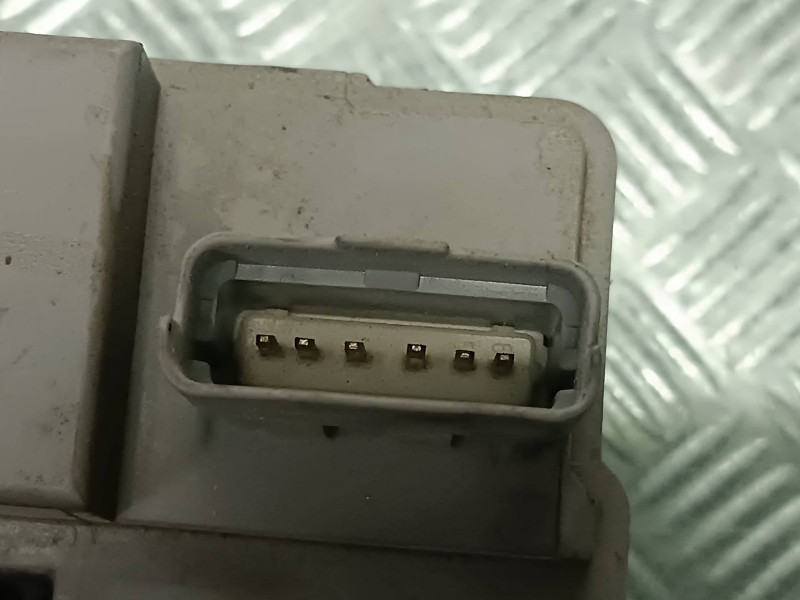 Recambio de cerradura puerta delantera izquierda para peugeot 206 berlina xs referencia OEM IAM  CONECTOR 6 PINES ELECTRICA