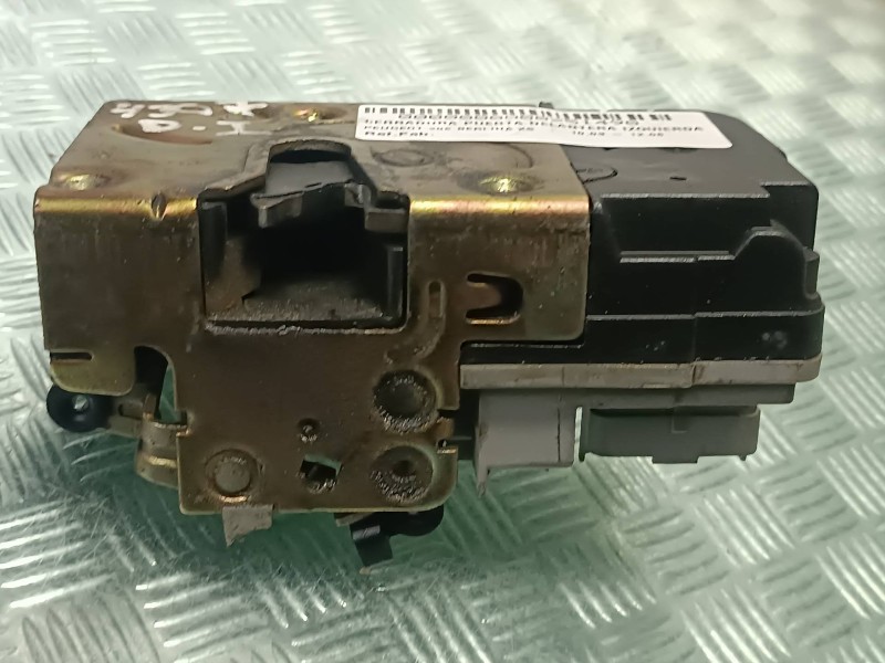 Recambio de cerradura puerta delantera izquierda para peugeot 206 berlina xs referencia OEM IAM  CONECTOR 6 PINES ELECTRICA
