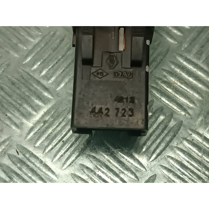 Recambio de warning para renault clio ii fase ii (b/cb0) referencia OEM IAM 442723 CONECTOR 4 PINS 