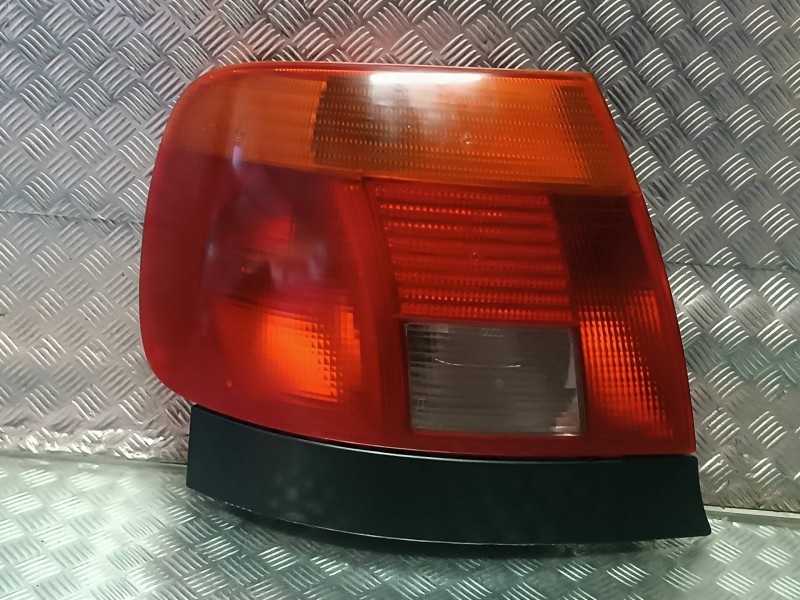 Recambio de piloto trasero izquierdo para audi a4 berlina (b5) referencia OEM IAM   