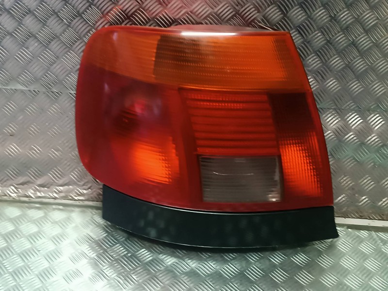 Recambio de piloto trasero izquierdo para audi a4 berlina (b5) referencia OEM IAM   