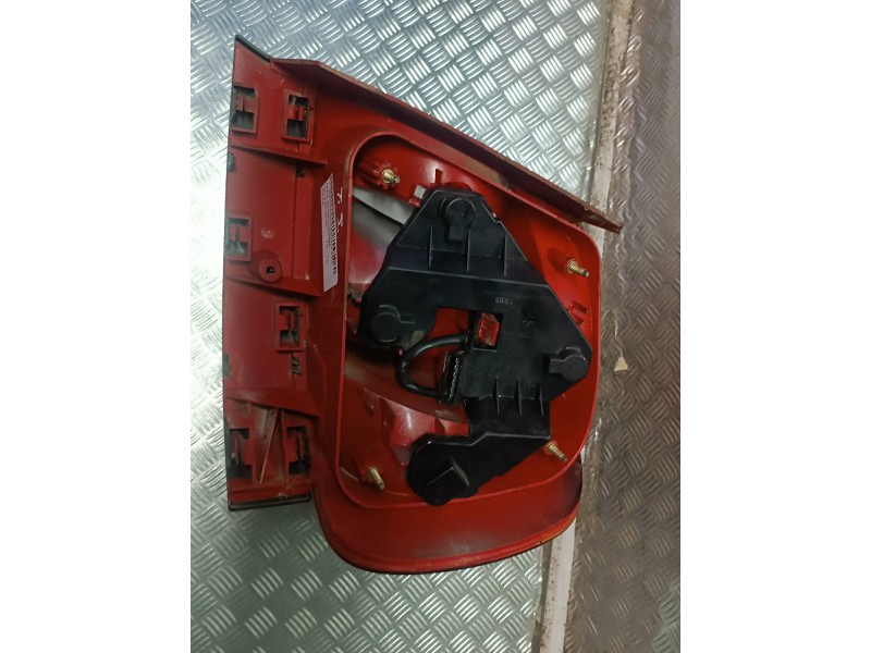 Recambio de piloto trasero izquierdo para audi a4 berlina (b5) referencia OEM IAM   