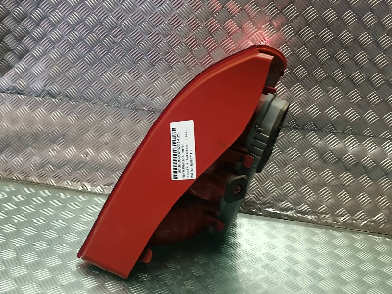 Recambio de piloto trasero izquierdo para renault clio ii fase ii (b/cb0) referencia OEM IAM 8200071413 89023922 VALEO