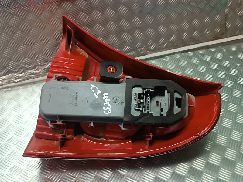 Recambio de piloto trasero izquierdo para renault clio ii fase ii (b/cb0) referencia OEM IAM 8200071413 89023922 VALEO