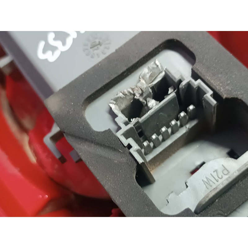 Recambio de piloto trasero izquierdo para renault clio ii fase ii (b/cb0) referencia OEM IAM 8200071413 89023922 VALEO