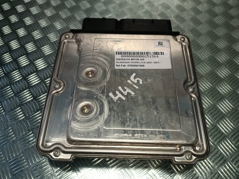 Recambio de centralita motor uce para volkswagen touareg (7la) referencia OEM IAM 070906016AA  0281011481