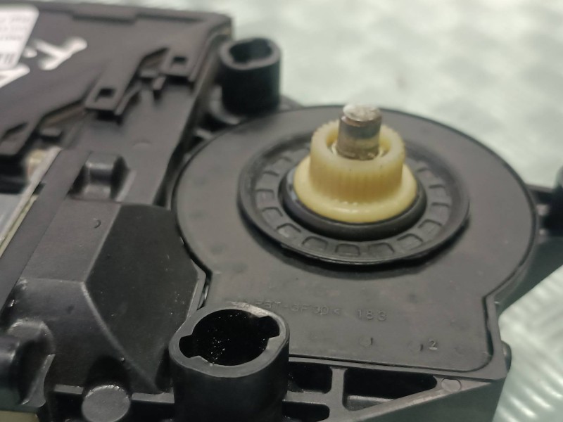 Recambio de motor elevalunas trasero izquierdo para volkswagen touareg (7la) referencia OEM IAM 7L0959703B 3D0959795C 0130821765