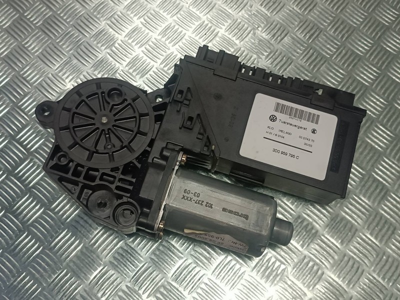 Recambio de motor elevalunas trasero izquierdo para volkswagen touareg (7la) referencia OEM IAM 7L0959703B 3D0959795C 0130821765