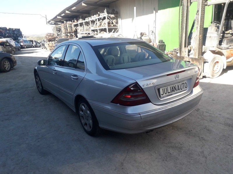mercedes-benz clase c (w203) berlina del año 2005