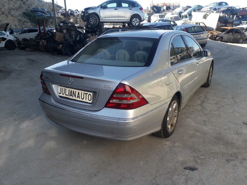 mercedes-benz clase c (w203) berlina del año 2005