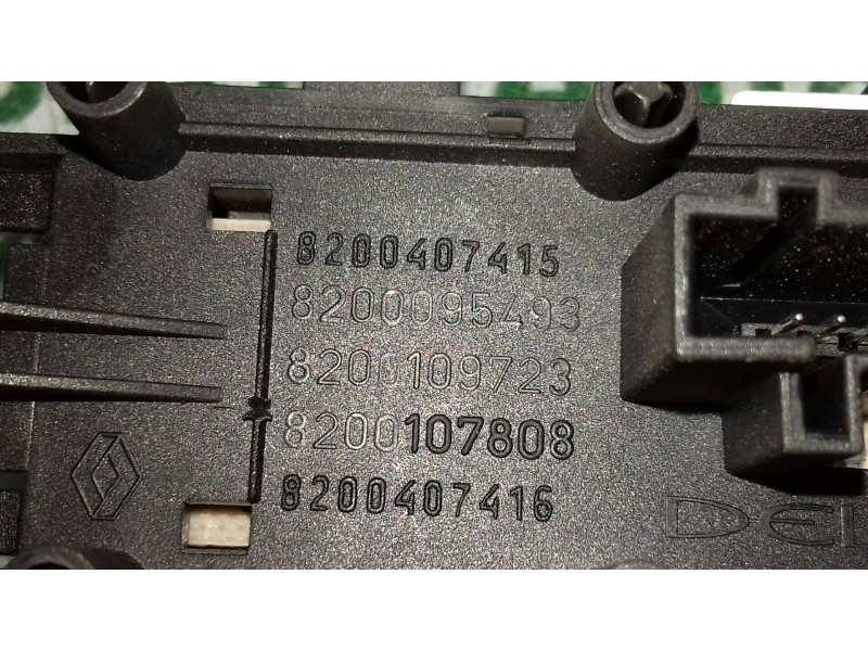 Recambio de warning para renault scenic ii confort authentique referencia OEM IAM 8200407415 88040009 CIERRE PUERTAS
