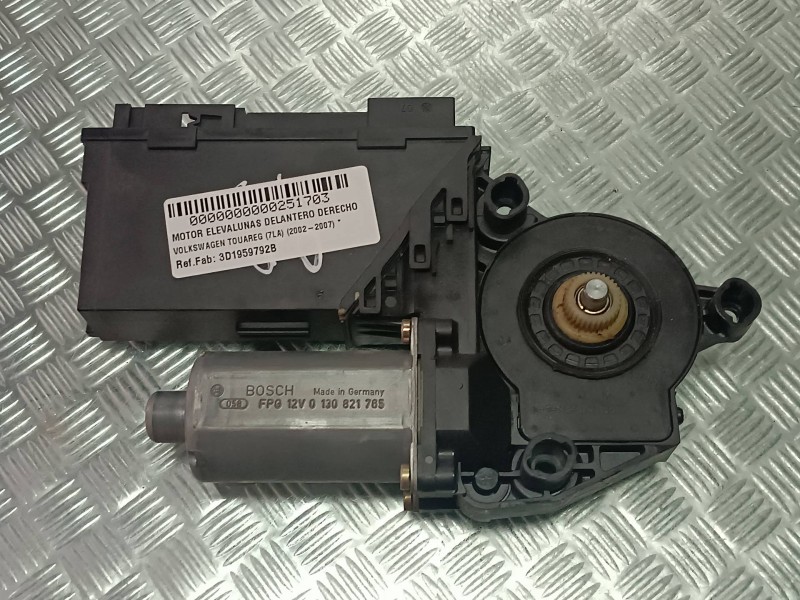 Recambio de motor elevalunas delantero derecho para volkswagen touareg (7la) referencia OEM IAM 3D1959792B 7L0959702 0130821765