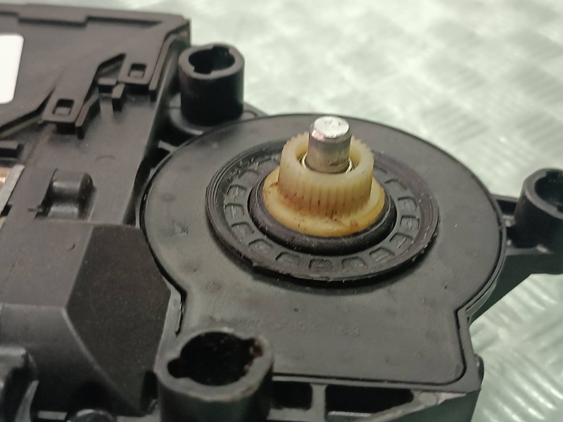 Recambio de motor elevalunas delantero derecho para volkswagen touareg (7la) referencia OEM IAM 3D1959792B 7L0959702 0130821765