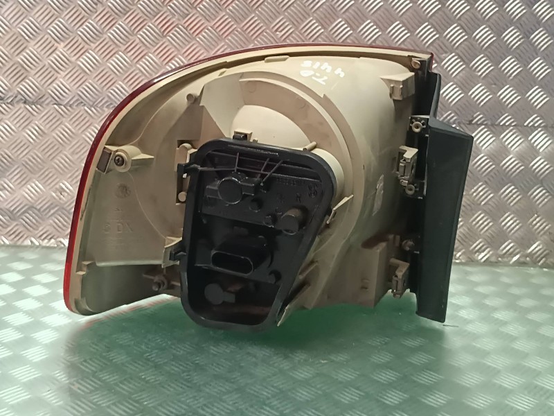 Recambio de piloto trasero derecho para volkswagen touareg (7la) referencia OEM IAM 28258002 2825002 