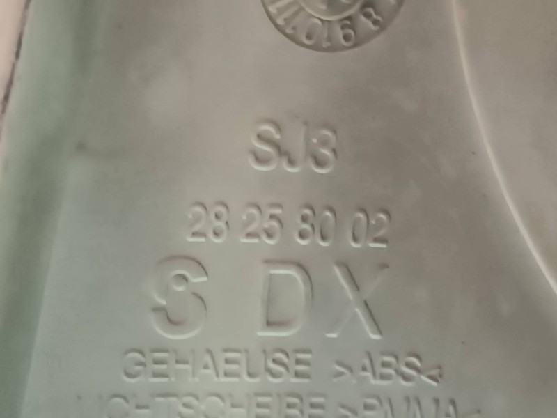 Recambio de piloto trasero derecho para volkswagen touareg (7la) referencia OEM IAM 28258002 2825002 