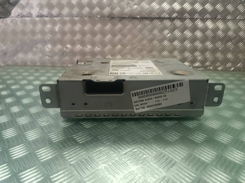 Recambio de sistema audio / radio cd para opel mokka referencia OEM IAM 9844106380  CONTINENTAL