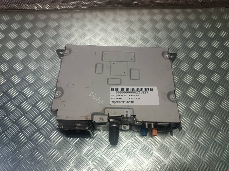 Recambio de sistema audio / radio cd para opel mokka referencia OEM IAM 9844106380  CONTINENTAL