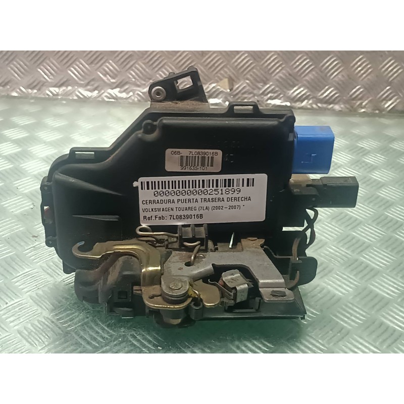 Recambio de cerradura puerta trasera derecha para volkswagen touareg (7la) referencia OEM IAM 7L0839016B  7 PINES AZUL