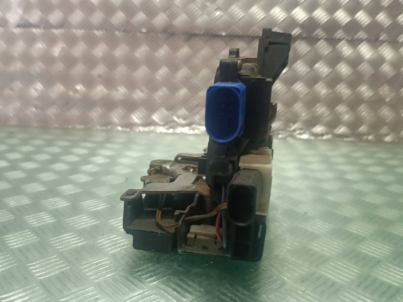 Recambio de cerradura puerta trasera derecha para volkswagen touareg (7la) referencia OEM IAM 7L0839016B  7 PINES AZUL