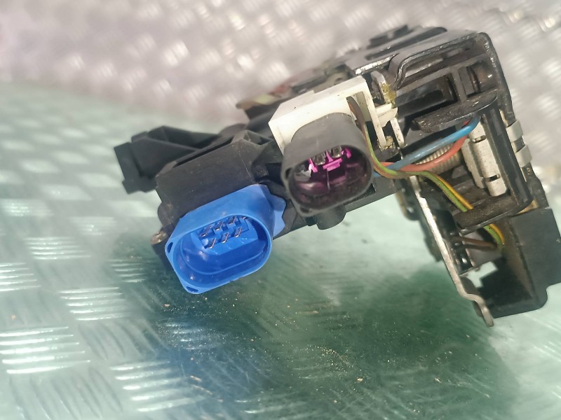 Recambio de cerradura puerta trasera derecha para volkswagen touareg (7la) referencia OEM IAM 7L0839016B  7 PINES AZUL