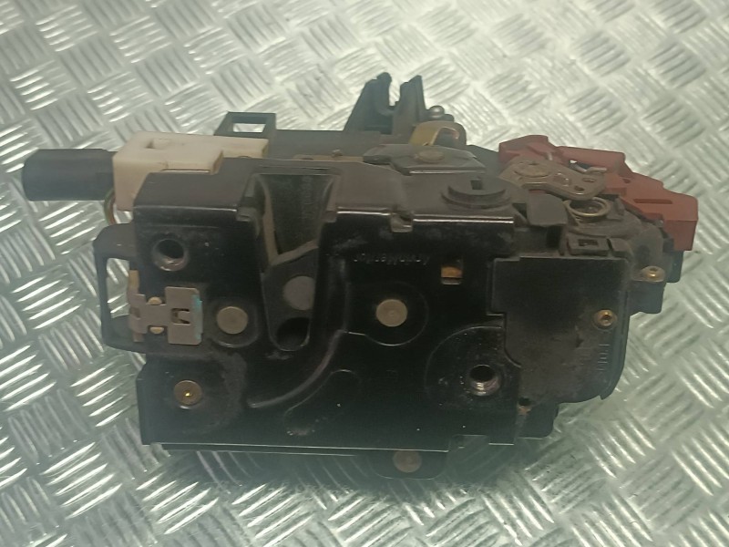 Recambio de cerradura puerta trasera derecha para volkswagen touareg (7la) referencia OEM IAM 7L0839016B  7 PINES AZUL