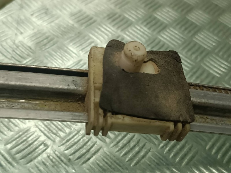 Recambio de elevalunas trasero derecho para renault laguna ii (bg0) authentique referencia OEM IAM 8200000557  ELECTRICO