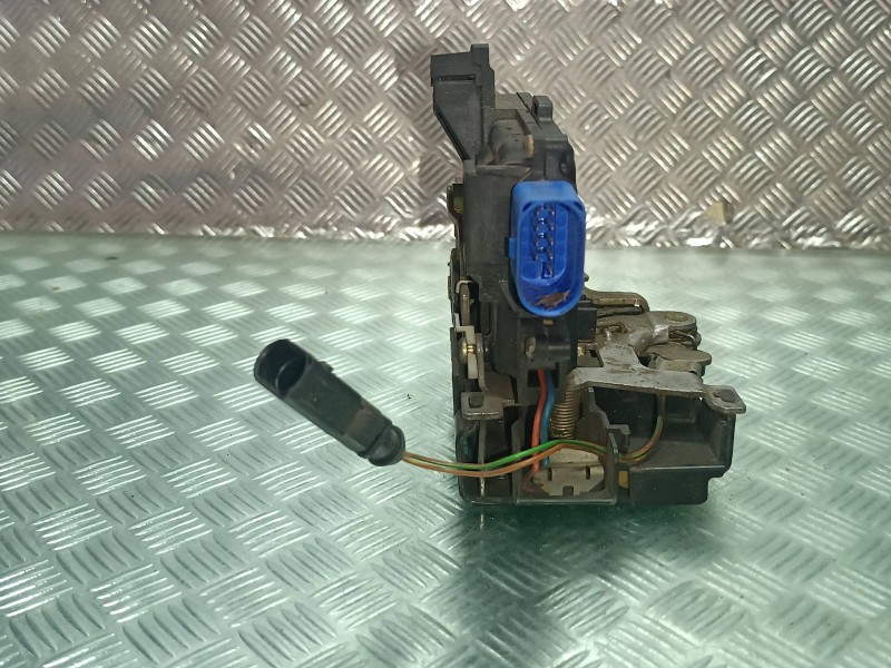 Recambio de cerradura puerta delantera izquierda para volkswagen touareg (7la) referencia OEM IAM 3D1837015A CONECTOR 9 PINES EL