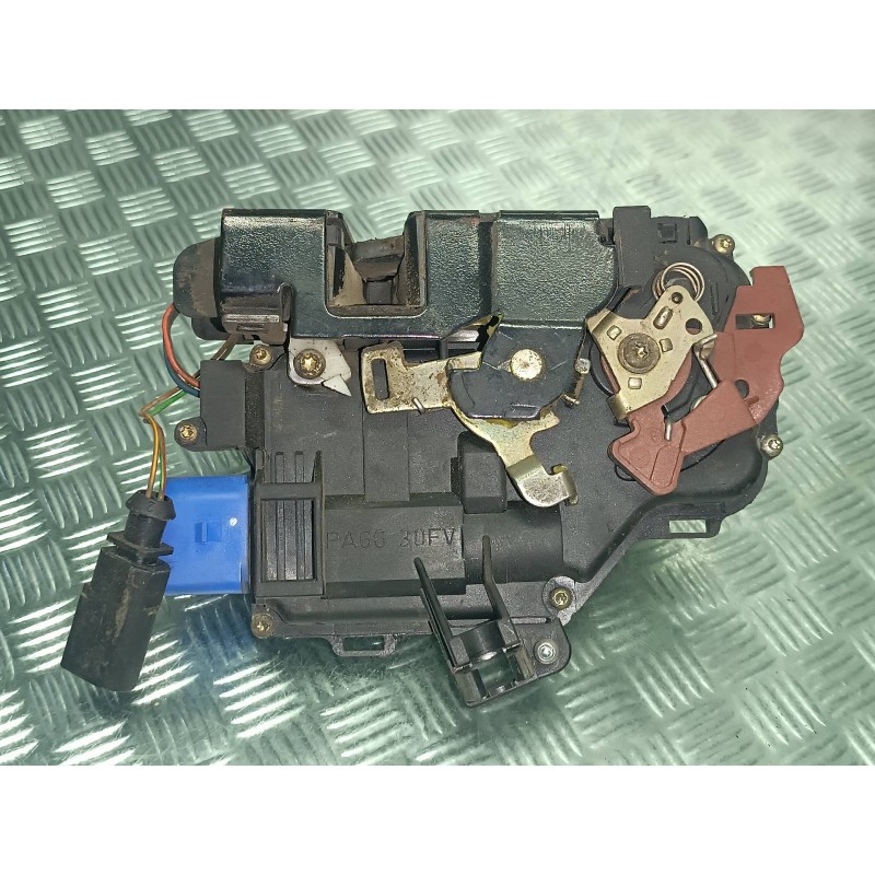 Recambio de cerradura puerta delantera izquierda para volkswagen touareg (7la) referencia OEM IAM 3D1837015A CONECTOR 9 PINES EL