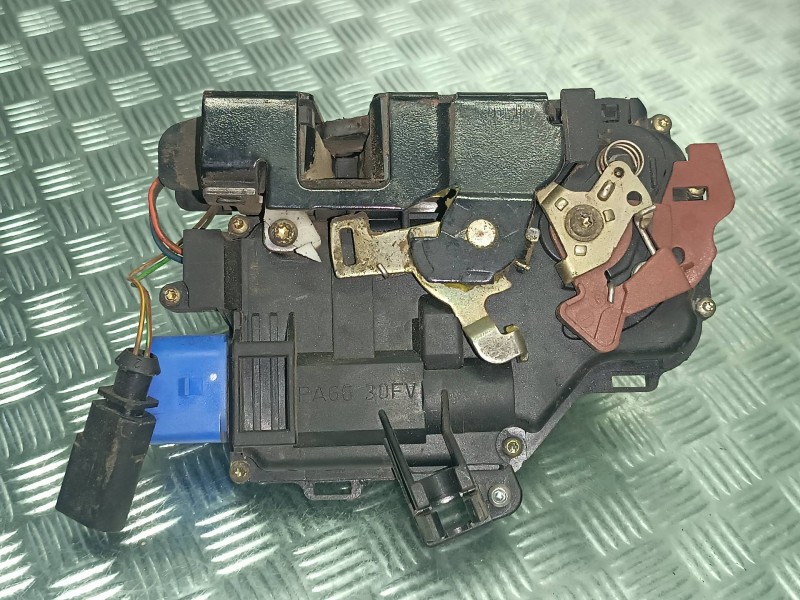 Recambio de cerradura puerta delantera izquierda para volkswagen touareg (7la) referencia OEM IAM 3D1837015A CONECTOR 9 PINES EL