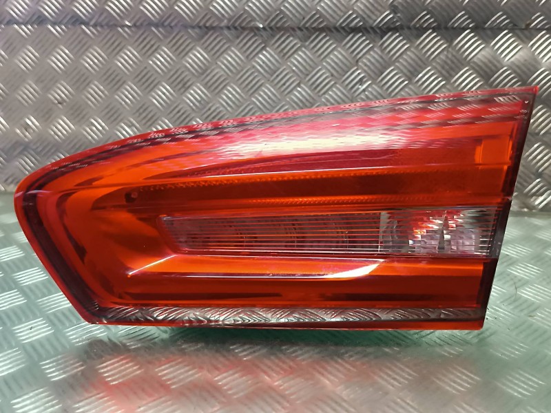 Recambio de piloto trasero derecho interior para ford focus referencia OEM IAM JX7B13A602CA  3 PINES