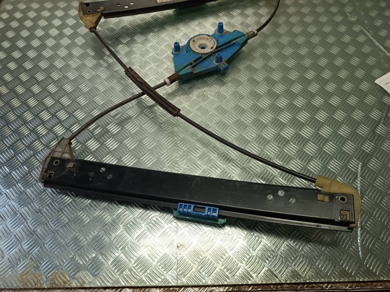 Recambio de elevalunas trasero izquierdo para volkswagen touareg (7la) referencia OEM IAM 7L0839461  ELECTRICO