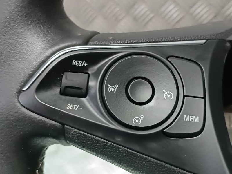 Recambio de volante para opel mokka referencia OEM IAM 98356600YX 34334199B 