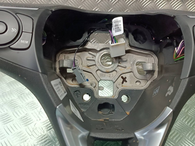 Recambio de volante para opel mokka referencia OEM IAM 98356600YX 34334199B 