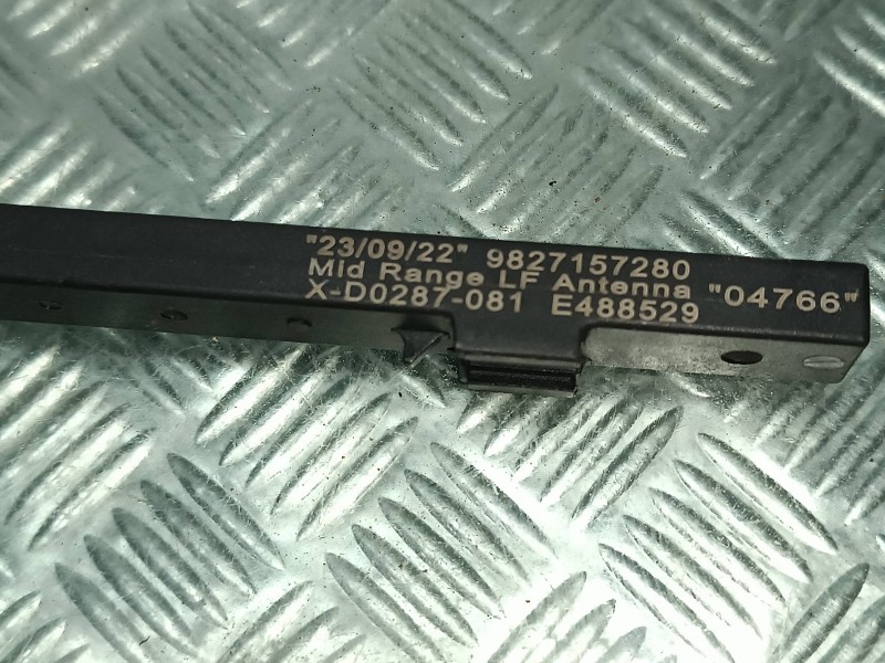 Recambio de antena para opel mokka referencia OEM IAM 9827157280  