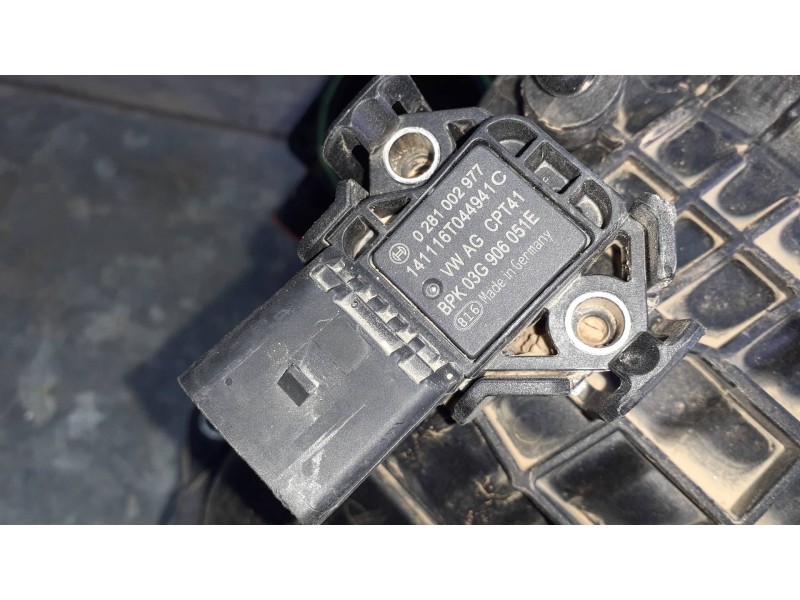 Recambio de colector admision para volkswagen golf vii sportsvan referencia OEM IAM 04E145749B  