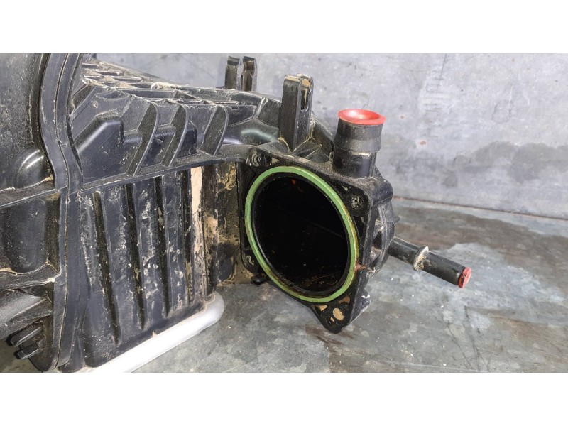 Recambio de colector admision para volkswagen golf vii sportsvan referencia OEM IAM 04E145749B  