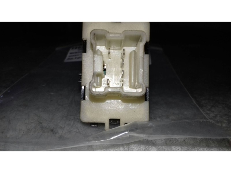 Recambio de mando elevalunas trasero izquierdo para renault captur xmod referencia OEM IAM 254218614R 10023874 