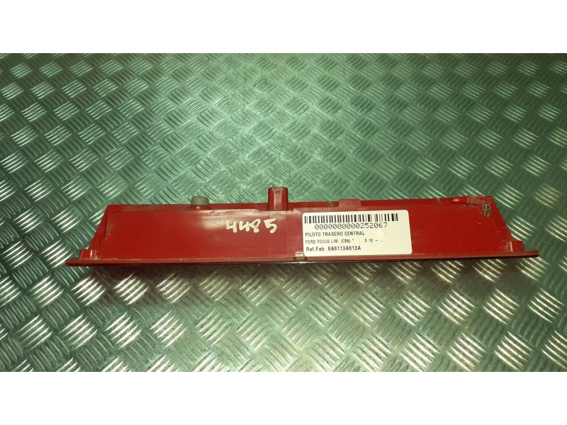 Recambio de piloto trasero central para ford focus lim. (cb8) referencia OEM IAM 8A6113A613A  2 PINES