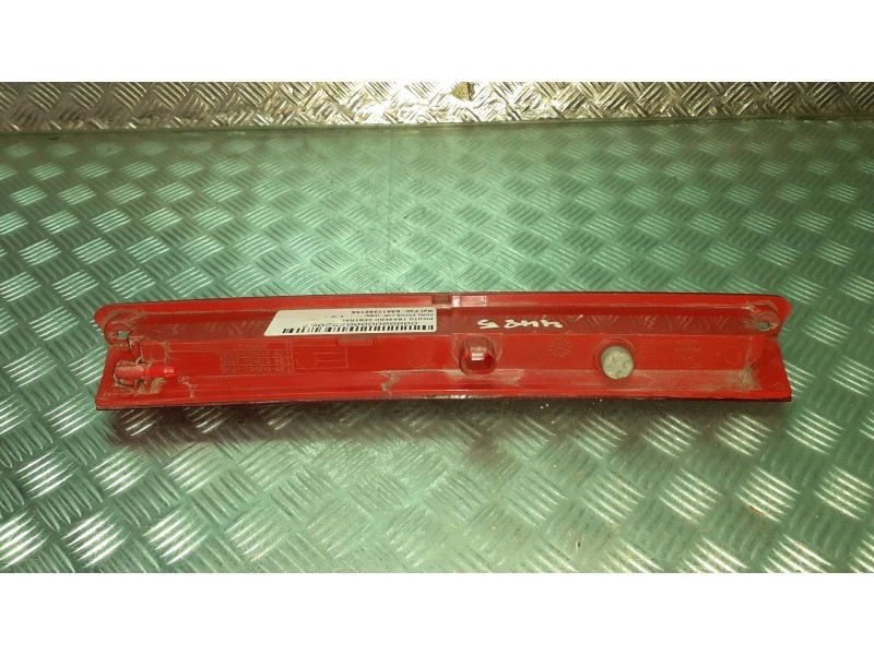 Recambio de piloto trasero central para ford focus lim. (cb8) referencia OEM IAM 8A6113A613A  2 PINES