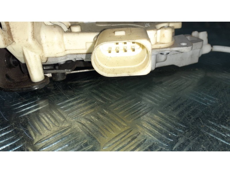 Recambio de cerradura puerta trasera derecha para audi a3 (8p) referencia OEM IAM 4F0839016  