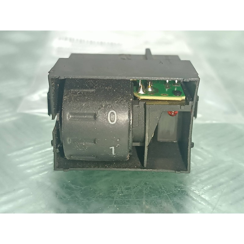 Recambio de interruptor para volkswagen touareg (7la) referencia OEM IAM 7L6963569B CONECTOR 4 PINES REGULADOR LUCES