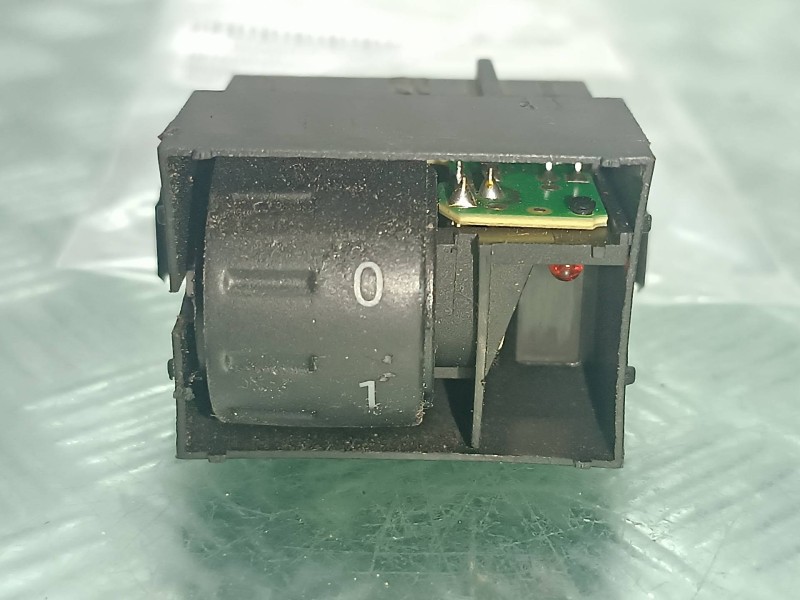 Recambio de interruptor para volkswagen touareg (7la) referencia OEM IAM 7L6963569B CONECTOR 4 PINES REGULADOR LUCES