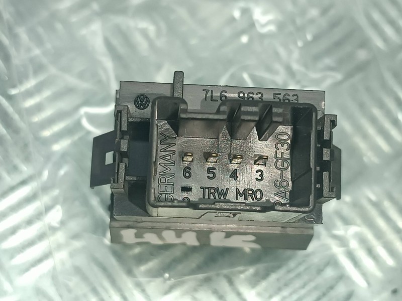 Recambio de interruptor para volkswagen touareg (7la) referencia OEM IAM 7L6963569B CONECTOR 4 PINES REGULADOR LUCES